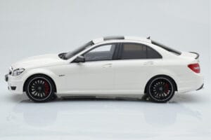 Mercedes C63 AMG W204 Blanc GT Spirit 1:18 GT166 Résine — image 3 sur 6