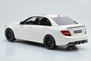 Mercedes C63 AMG W204 Blanc GT Spirit 1:18 GT166 Résine — image 5 sur 6
