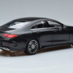 Mercedes CLS Coupé C257 Norev 1:18 - image 3 of 7