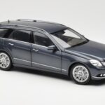 Mercedes E-Class S212 T-Model Tenorit Gris Métallisé Minichamps 1:18 - image 6 of 8