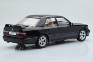 Mercedes E-Class W124 Tuning Noir MCG 1:18 MCG18341 Métal — image 2 sur 6