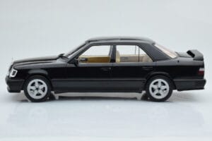 Mercedes E-Class W124 Tuning Noir MCG 1:18 MCG18341 Métal — image 3 sur 6