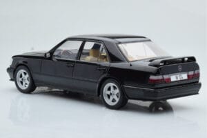 Mercedes E-Class W124 Tuning Noir MCG 1:18 MCG18341 Métal — image 5 sur 6