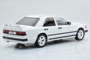 Mercedes E-Class W124 Tuning Blanc MCG 1:18 MCG18343 Métal — image 2 sur 6