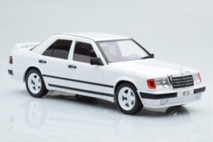 Mercedes E-Class W124 Tuning Blanc MCG 1:18 MCG18343 Métal — image 4 sur 6