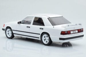 Mercedes E-Class W124 Tuning Blanc MCG 1:18 MCG18343 Métal — image 5 sur 6