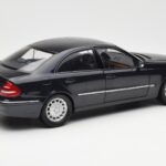 Mercedes E-Class W211 Bleu Métallisé Kyosho 1:18 - image 3 of 8