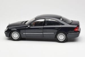 Mercedes E-Class W211 Bleu Métallisé Kyosho 1:18 B66962147 Métal — image 4 sur 8