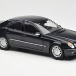 Mercedes E-Class W211 Bleu Métallisé Kyosho 1:18 - image 6 of 8
