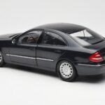 Mercedes E-Class W211 Bleu Métallisé Kyosho 1:18 - image 7 of 8