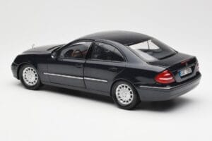Mercedes E-Class W211 Bleu Métallisé Kyosho 1:18 B66962147 Métal — image 7 sur 8