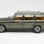 Mercedes 230T W123 T-Model Vert Métallisé Norev 1:18 - image 4 of 8