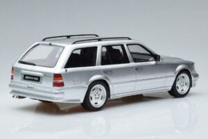 Mercedes E36 AMG S124 Argent Otto 1:18 OT889 Résine — image 2 sur 6