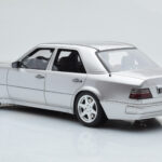 Mercedes E500 W124 Argent Otto 1:18 - image 5 of 6