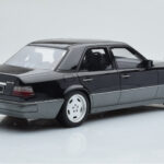 Mercedes E60 AMG W124 Noir Otto 1:18 - image 2 of 6