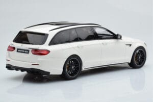 Mercedes AMG E63 S S213 T-Model Blanc GT Spirit 1:18 GT795 Résine — image 2 sur 6
