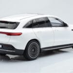 Mercedes EQC 400 Diamond Blanc NZG 1:18 - image 3 of 8