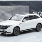 Mercedes EQC 400 Diamond Blanc NZG 1:18 - image 8 of 8