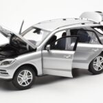 Mercedes M-Class W166 Iridium Argent Métallique Minichamps 1:18 - image 2 of 8
