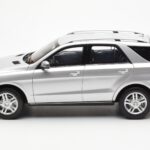 Mercedes M-Class W166 Iridium Argent Métallique Minichamps 1:18 - image 4 of 8