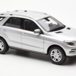 Mercedes M-Class W166 Iridium Argent Métallique Minichamps 1:18 - image 6 of 8