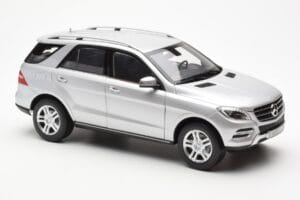 Mercedes M-Class W166 Iridium Argent Métallique Minichamps 1:18 B66960064 Métal — image 6 sur 8