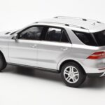 Mercedes M-Class W166 Iridium Argent Métallique Minichamps 1:18 - image 7 of 8