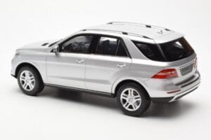 Mercedes M-Class W166 Iridium Argent Métallique Minichamps 1:18 B66960064 Métal — image 7 sur 8