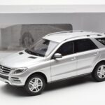 Mercedes M-Class W166 Iridium Argent Métallique Minichamps 1:18 - image 8 of 8