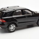 Mercedes M-Class W166 Obsidian Noir Métallique Minichamps 1:18 - image 3 of 8