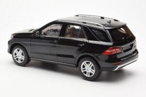 Mercedes M-Class W166 Obsidian Noir Métallique Minichamps 1:18 B66960063 Métal — image 7 sur 8