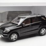 Mercedes M-Class W166 Obsidian Noir Métallique Minichamps 1:18 - image 8 of 8