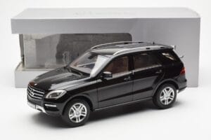 Mercedes M-Class W166 Obsidian Noir Métallique Minichamps 1:18 B66960063 Métal — image 8 sur 8