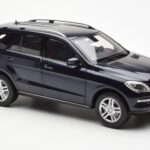 Mercedes M-Class W166 Tansanite Bleu Métallique Minichamps 1:18 - image 6 of 8