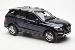 Mercedes M-Class W166 Tansanite Bleu Métallique Minichamps 1:18 B66960065 Métal — image 6 sur 8