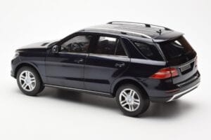Mercedes M-Class W166 Tansanite Bleu Métallique Minichamps 1:18 B66960065 Métal — image 7 sur 8