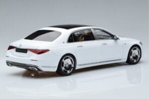 Mercedes Maybach S600 W222 V12 Biturbo Diamond Blanc Almost Real 1:18 820116 Métal — image 3 sur 11