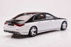 Mercedes Maybach S680 W223 Obsidian Noir Diamond Blanc Almost Real 1:18 820121 Métal — image 3 sur 7