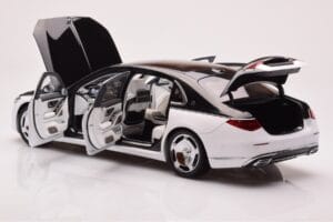 Mercedes Maybach S680 W223 Obsidian Noir Diamond Blanc Almost Real 1:18 820121 Métal — image 4 sur 7