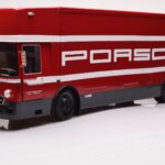 Mercedes O317 Porsche Transporter Rouge CMR 1:18
