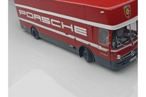Mercedes O317 Porsche Transporter Rouge CMR 1:18 CMR149 Métal — image 9 sur 12