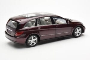 Mercedes R-Class W251 Rouge Métallique Minichamps 1:18 150034602 Métal — image 3 sur 8