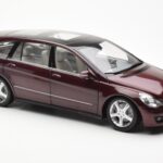 Mercedes R-Class W251 Rouge Métallique Minichamps 1:18 - image 6 of 8