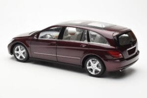 Mercedes R-Class W251 Rouge Métallique Minichamps 1:18 150034602 Métal — image 7 sur 8