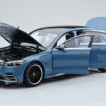 Mercedes S-Class W223 Vintage Bleu Norev 1:18 - image 2 of 7