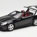 Mercedes SLK R171 Obsidian Noir Métallisé Minichamps 1:18 - image 2 of 9