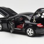 Mercedes SLK R171 Obsidian Noir Métallisé Minichamps 1:18 - image 6 of 9