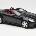 Mercedes SLK R171 Obsidian Noir Métallisé Minichamps 1:18 - image 7 of 9