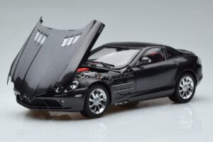 Mercedes SLR McLaren Noir CMC 1:18 M-045F Métal — image 2 sur 10