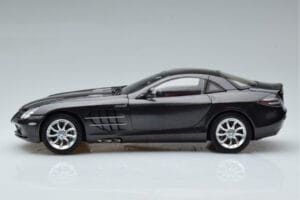 Mercedes SLR McLaren Noir CMC 1:18 M-045F Métal — image 5 sur 10